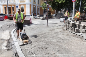 Новини Вінниці / У Вінниці на Соборній почали облаштовувати пониження перед пішохідними переходами