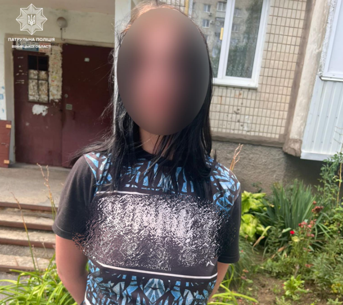 Новини Вінниці / У Вінниці  п’яна жінка погрожувала поліції на дитячому майданчику 
