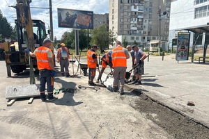 Новости Винницы и области / У Вінниці розпочали оновлювати зупинки на вулиці Грушевського та Зулінського в межах створення першого безбар'єрного маршруту / Інформаційний портал На Париже Новини Вінниці / У Вінниці розпочали оновлювати зупинки на вулиці Грушевського та Зулінського в межах створення першого безбар'єрного маршруту