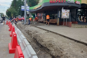 Новости Винницы и области / У Вінниці розпочали оновлювати зупинки на вулиці Грушевського та Зулінського в межах створення першого безбар'єрного маршруту / Інформаційний портал На Париже Новини Вінниці / У Вінниці розпочали оновлювати зупинки на вулиці Грушевського та Зулінського в межах створення першого безбар'єрного маршруту
