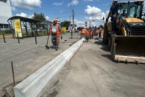 Новости Винницы и области / У Вінниці розпочали оновлювати зупинки на вулиці Грушевського та Зулінського в межах створення першого безбар'єрного маршруту / Інформаційний портал На Париже Новини Вінниці / У Вінниці розпочали оновлювати зупинки на вулиці Грушевського та Зулінського в межах створення першого безбар'єрного маршруту