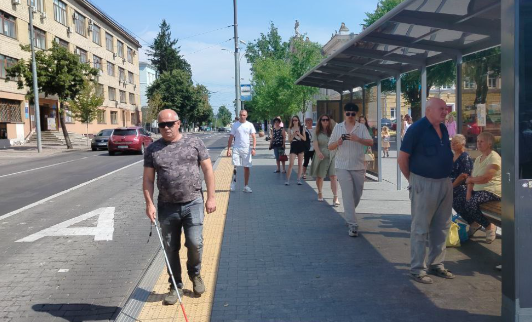 Новини Вінниці / У Вінниці ветеранів долучили до додаткового обстеження однієї з ділянок майбутнього безбар’єрного маршруту