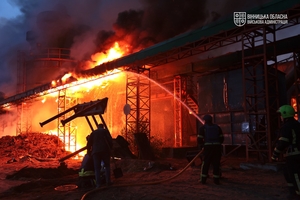 Новини Вінниці / Важка ніч для Вінниці: всі пожежі ліквідовано, триває розбір завалів (ФОТО)