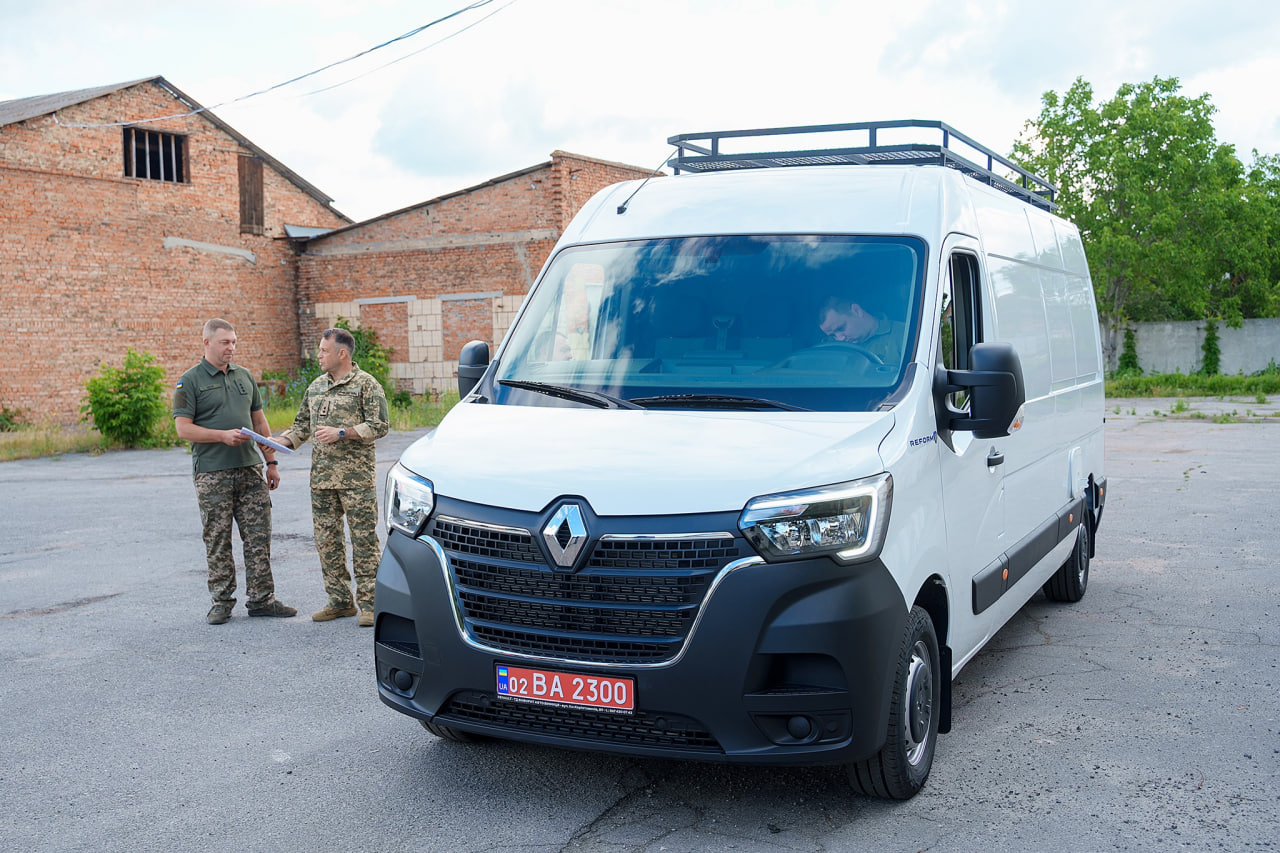 Новини Вінниці / Вінницька громада передала спеціальний мікроавтобус для виявлення ворожих цілей нашим Повітряним силам