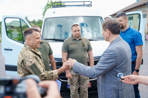 Новини Вінниці / Вінницька громада передала спеціальний мікроавтобус для виявлення ворожих цілей нашим Повітряним силам