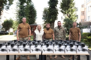 Новини Вінниці / Вінницька обласна військова адміністрація передала «Мавіки» на фронт
