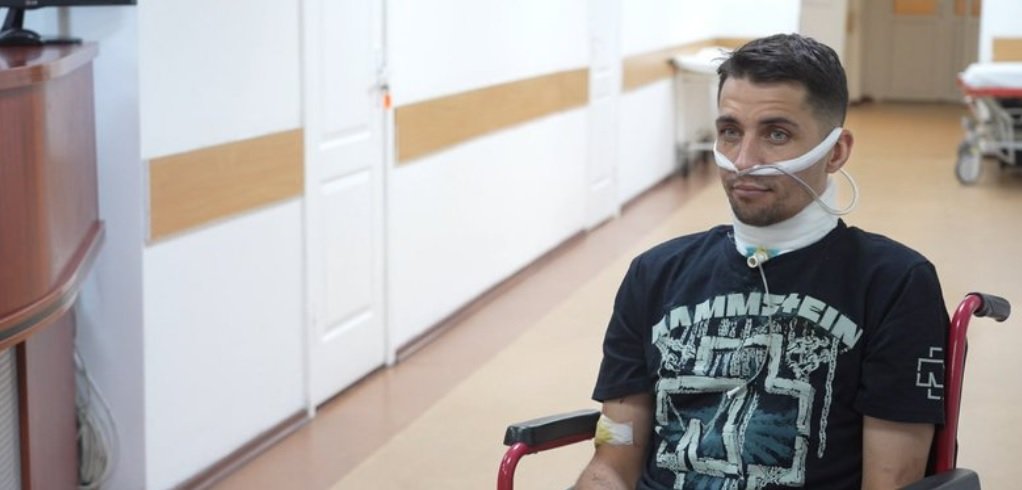 Новини Вінниці / 5 діб добирався до позицій із перерізаним горлом: у Дніпрі врятували воїна, який вибрався з російського полону