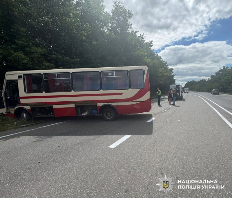 Новини Вінниці / Автобус «Вінниця – Житомир» з пасажирами потрапив у ДТП: є постраждалі
