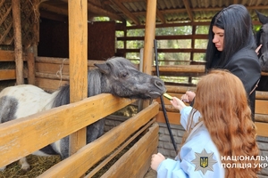 Новини Вінниці / Діти полеглих на війні поліцейських побували на екскурсії у Вінницькому контактному зоопарку ї