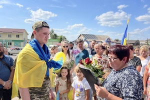 Новини Вінниці / На Вінниччині односельчани зустріли з полону військового Сергія Кищука