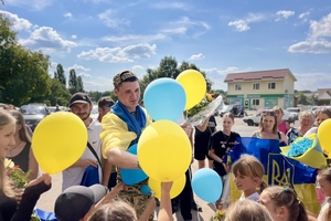 Новини Вінниці / На Вінниччині односельчани зустріли з полону військового Сергія Кищука
