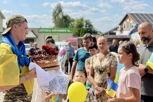 Новини Вінниці / На Вінниччині односельчани зустріли з полону військового Сергія Кищука