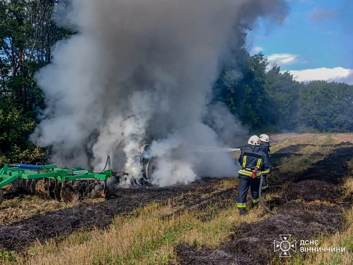 Новини Вінниці / На Вінниччині у полі загорівся трактор