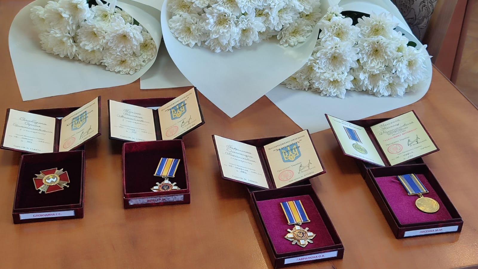Новини Вінниці / Рідним полеглих воїнів з Вінниччини передали державні нагороди