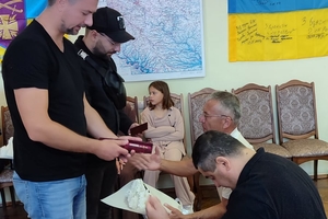 Новини Вінниці / Рідним полеглих воїнів з Вінниччини передали державні нагороди