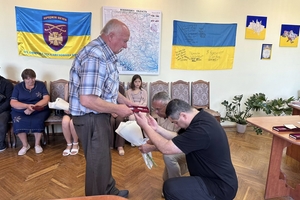Новини Вінниці / Рідним полеглих воїнів з Вінниччини передали державні нагороди