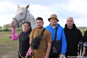 Новости Винницы и области / Іпотерапія для Захисників: у Вінниці поранені бійці проходять відновлення з кіньми / Інформаційний портал На Париже Новини Вінниці / Іпотерапія для Захисників: у Вінниці поранені бійці проходять відновлення з кіньми