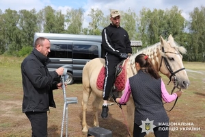 Новости Винницы и области / Іпотерапія для Захисників: у Вінниці поранені бійці проходять відновлення з кіньми / Інформаційний портал На Париже Новини Вінниці / Іпотерапія для Захисників: у Вінниці поранені бійці проходять відновлення з кіньми