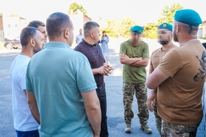 Новини Вінниці / Морпіхи 37-ї бригади отримали від Вінниці два позашляховики