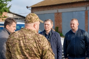 Новини Вінниці / Вінниця передала бійцям 14-ї бригади НГУ «Червона Калина» чотири пікапи