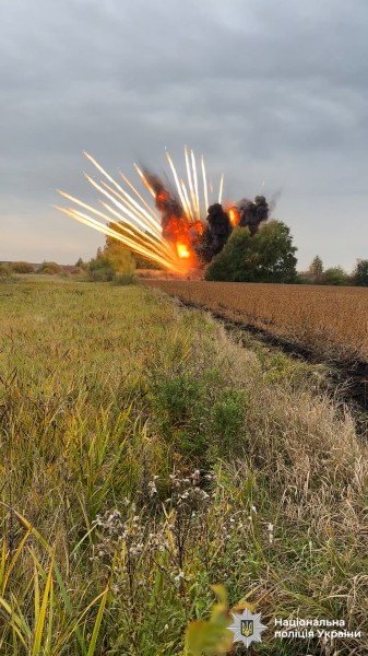 Новини Вінниці / На Вінниччині вибухотехніки знешкодили бойову частину ракети Х-101