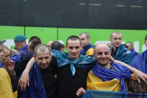 Новини Вінниці / Троє військових з Вінничиини сьогодні повернулися додому із трирічного полону