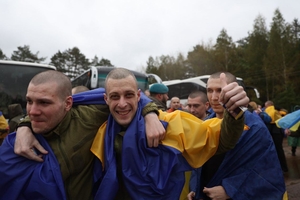 Новини Вінниці / Троє військових з Вінничиини сьогодні повернулися додому із трирічного полону