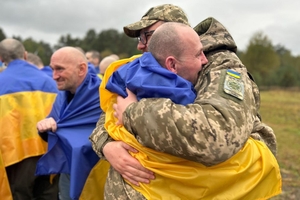 Новини Вінниці / Троє військових з Вінничиини сьогодні повернулися додому із трирічного полону