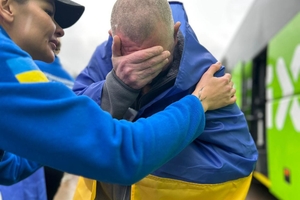 Новини Вінниці / Троє військових з Вінничиини сьогодні повернулися додому із трирічного полону