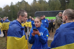 Новини Вінниці / Троє військових з Вінничиини сьогодні повернулися додому із трирічного полону