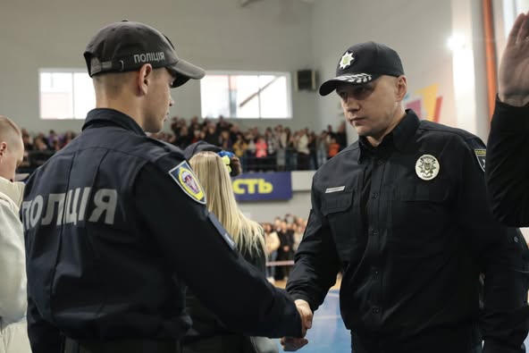 Новини Вінниці / У Вінниці майбутні поліцейські з Харківського університету склали присягу Україні