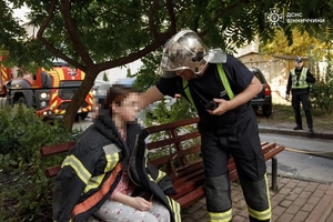 Новини Вінниці / У Вінниці рятувальники евакуювали дитину під час пожежі в багатоповерхівці