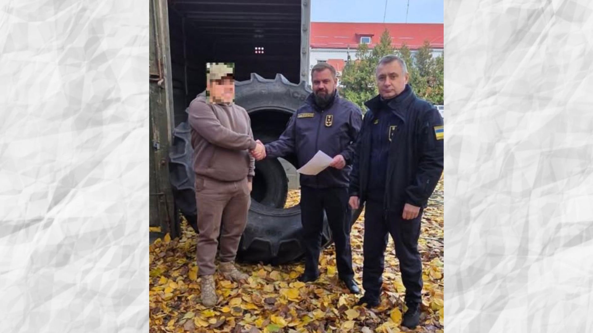 Вінницька митниця передала військовим шини та технічне мастило для потреб фронту / Новости Винницы и области / Інформаційний портал На Париже Новини Вінниці / Вінницька митниця передала військовим шини та технічне мастило для потреб фронту