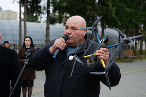 Новости Винницы и области / Хмільник передав на фронт 100 дронів, зібраних завдяки спільній ініціативі волонтерів та жителів громади / Інформаційний портал На Париже Новини Вінниці / Хмільник передав на фронт 100 дронів, зібраних завдяки спільній ініціативі волонтерів та жителів громади