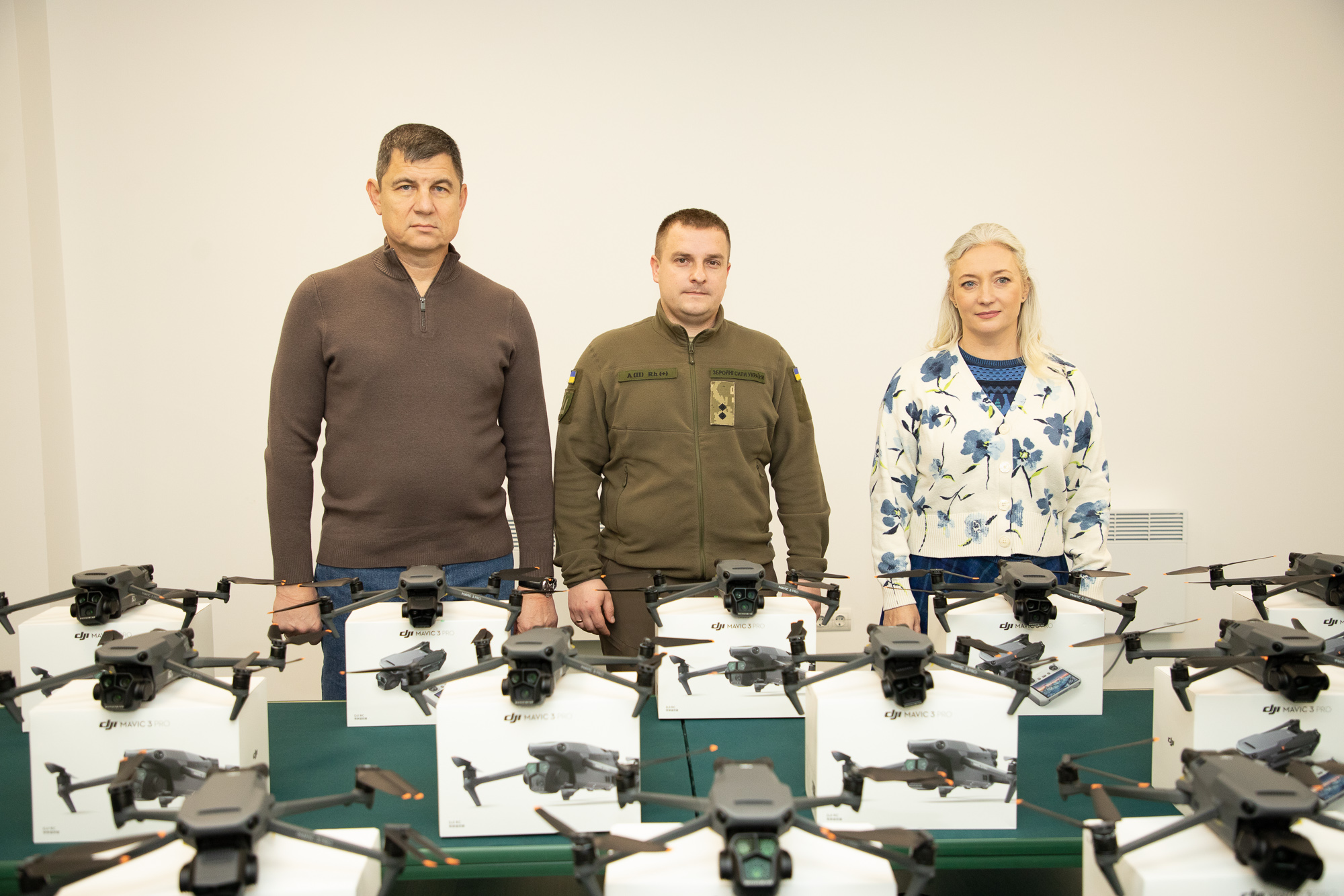 У Віннниці захисникам 120-ї бригади передали 20 квадрокоптерів / Новости Винницы и области / Інформаційний портал На Париже Новини Вінниці / У Віннниці захисникам 120-ї бригади передали 20 квадрокоптерів