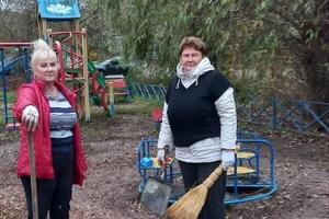 Новости Винницы и области / Вінниця чепуриться: містяни наводять лад у дворах, парках та скверах / Інформаційний портал На Париже Новини Вінниці / Вінниця чепуриться: містяни наводять лад у дворах, парках та скверах