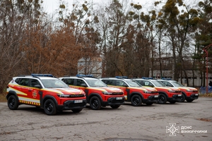 Новини Вінниці / Вінниця передала п'ять позашляховиків для офіцерів-рятувальників 