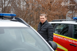 Новини Вінниці / Вінниця передала п'ять позашляховиків для офіцерів-рятувальників 