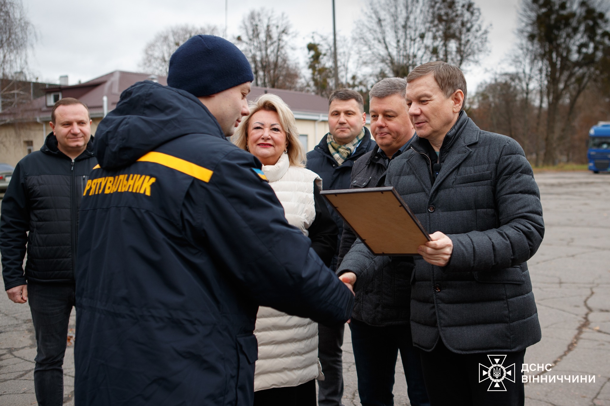 Новини Вінниці / Вінниця передала п'ять позашляховиків для офіцерів-рятувальників 