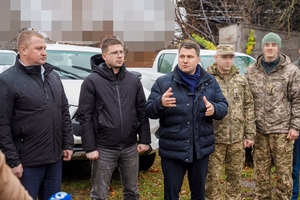 Новини Вінниці / Вінниця передала п'ять позашляховиків військовим підрозділам