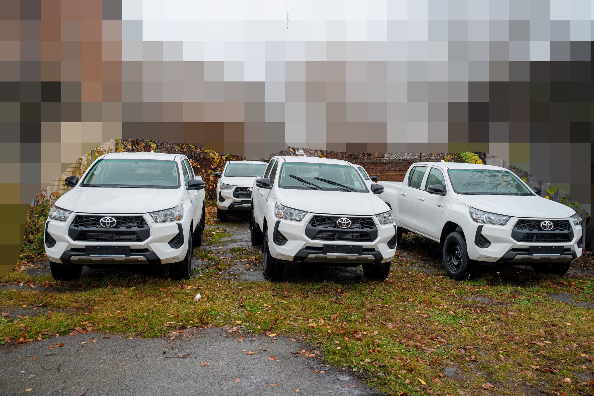 Новини Вінниці / Вінниця передала п'ять позашляховиків військовим підрозділам