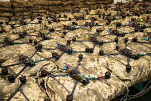 Новости Винницы и области / Вінниця передала військовим пікапи, FPV-дрони та маскувальні плащі / Інформаційний портал На Париже Новини Вінниці / Вінниця передала військовим пікапи, FPV-дрони та маскувальні плащі