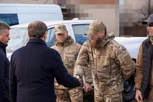 Новости Винницы и области / Вінниця передала військовим пікапи, FPV-дрони та маскувальні плащі / Інформаційний портал На Париже Новини Вінниці / Вінниця передала військовим пікапи, FPV-дрони та маскувальні плащі