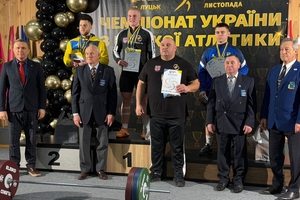 Новости Винницы и области / 18-річний Михайло Новосад з Вінниччини став чемпіоном України з важкої атлетики / Інформаційний портал На Париже Новини Вінниці / 18-річний Михайло Новосад з Вінниччини став чемпіоном України з важкої атлетики