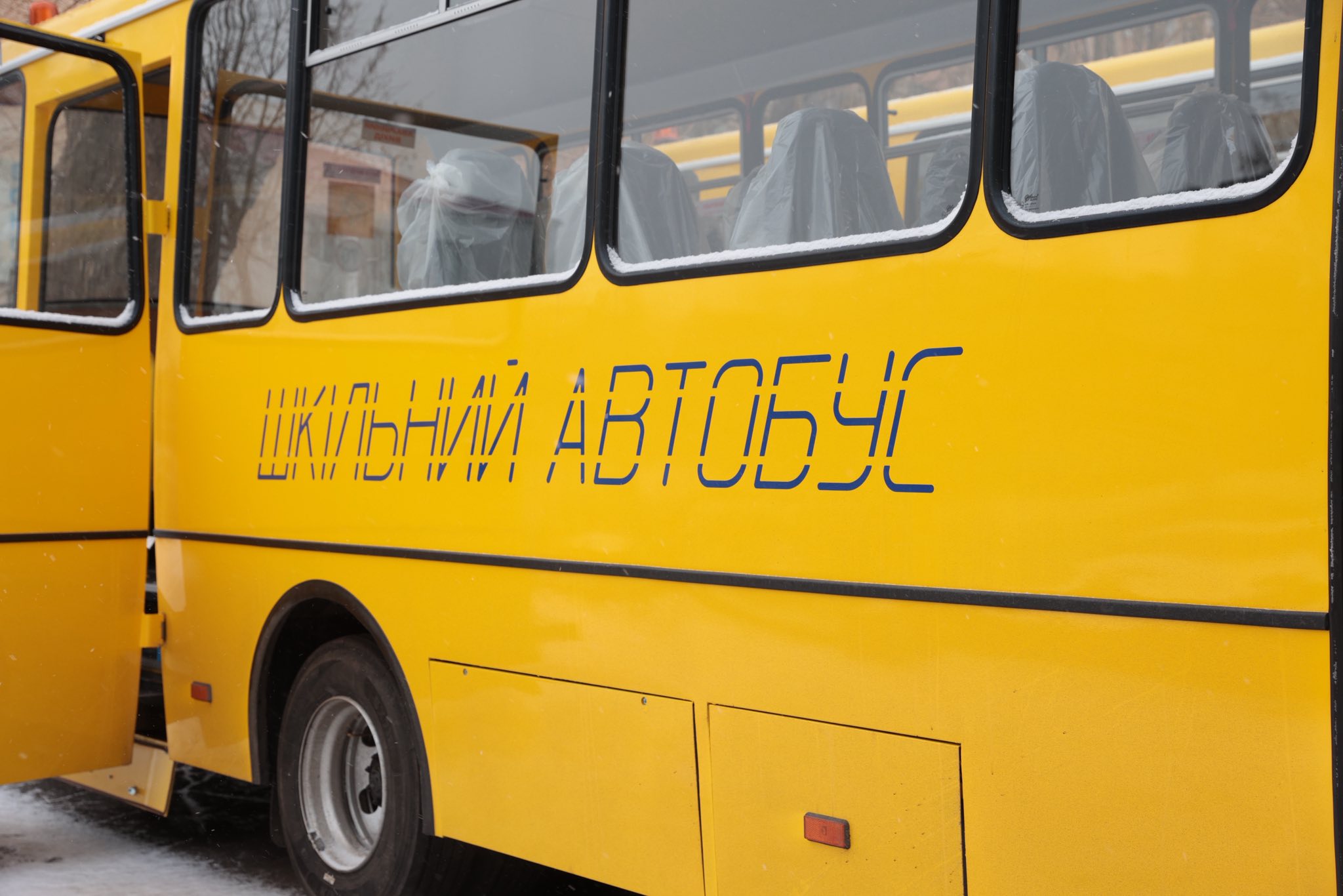 Дев’ять громад Вінниччини отримали 11 нових шкільних автобусів / Новости Винницы и области / Інформаційний портал На Париже Новини Вінниці / Дев’ять громад Вінниччини отримали 11 нових шкільних автобусів