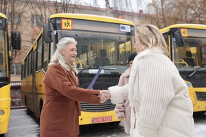 Новости Винницы и области / Дев’ять громад Вінниччини отримали 11 нових шкільних автобусів / Інформаційний портал На Париже Новини Вінниці / Дев’ять громад Вінниччини отримали 11 нових шкільних автобусів
