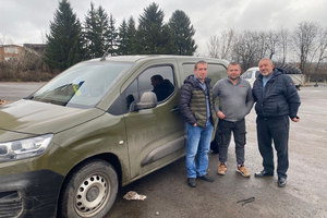 Новини Вінниці / Фермер із Уланова передав медичному батальйону авто, а Хмільницька громада – гуманітарну допомогу