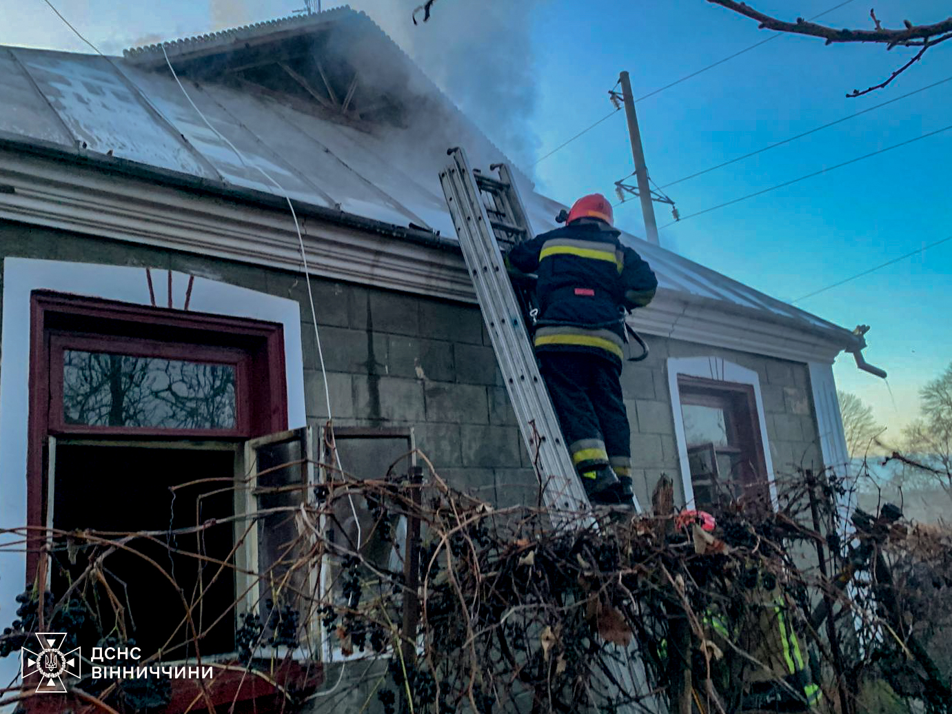 На Вінниччині рятувальники ліквідували серію пожеж: одна людина загинула / Новости Винницы и области / Інформаційний портал На Париже Новини Вінниці / На Вінниччині рятувальники ліквідували серію пожеж: одна людина загинула