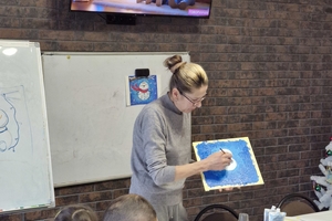 Новости Винницы и области / Татусі-ветерани та їх діти створили зимові картини на сімейному майстеркласі у Вінниці / Інформаційний портал На Париже Новини Вінниці / Татусі-ветерани та їх діти створили зимові картини на сімейному майстеркласі у Вінниці