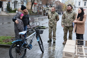 Новини Вінниці / У Вінниці збір кришечок перетворився на реальну допомогу бригаді НГУ АЗОВ